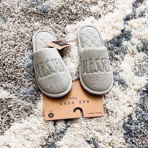 Perfect Gift!! Rae Dunn “Blessed” Womens slippers Size 7/8
